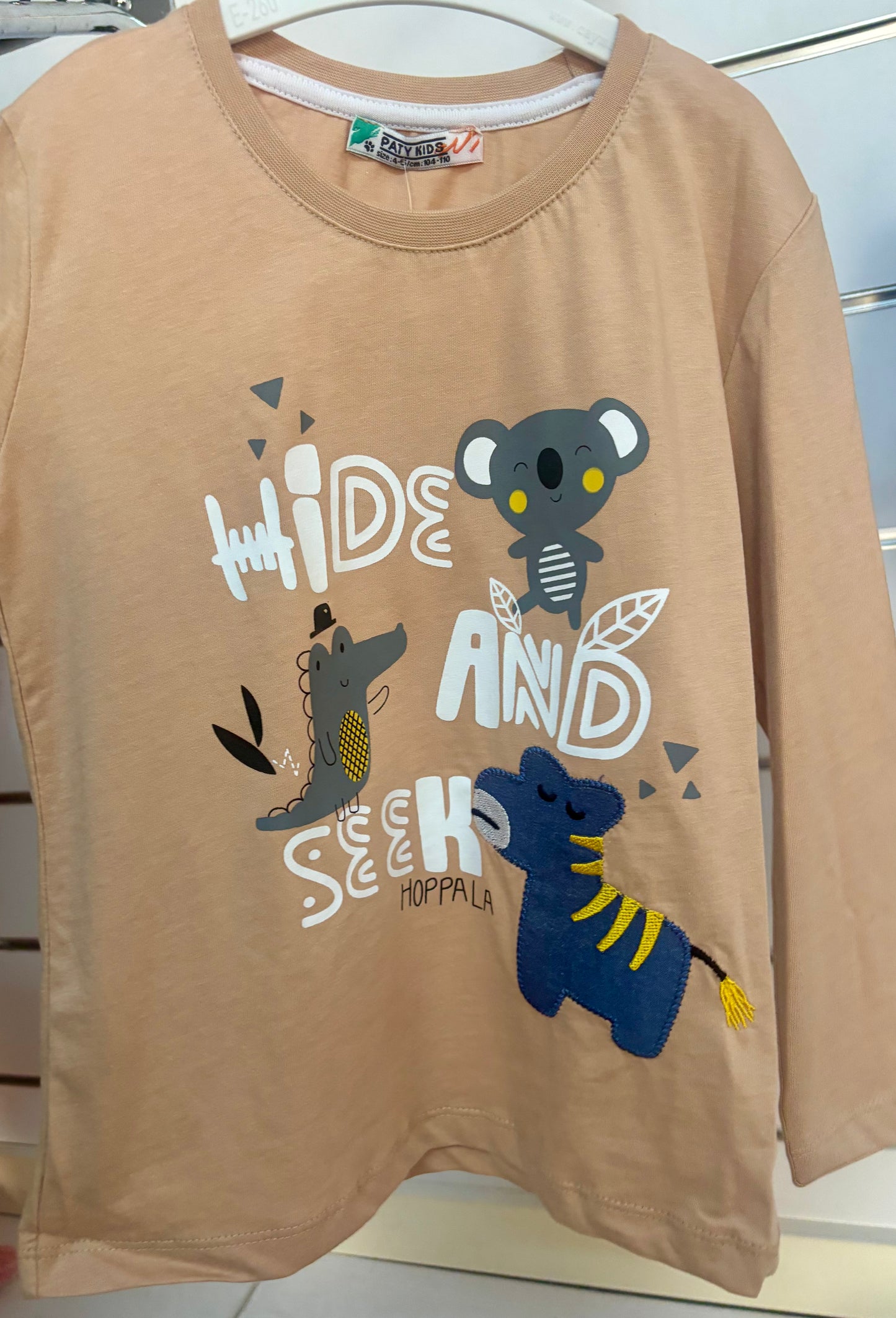 T-shirt hide and seek